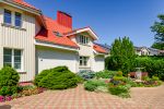 Privaten Hof mit einem Garten, Gartenmöbel, Pergola, Kinderspielplatz, PKW-Parkplatz - 3