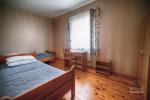Doppel-, Dreibett-, Vierbettzimmer mit gemeinsamen Annehmlichkeiten