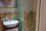 Lux Zimmer im Gästehaus mit Küchenzeile