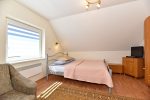 Nr. 301 Familien-Dreizimmerwohnung (2 + 2 + 2) im III. Stock mit eigener Dusche und WC - 1