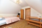 Nr. 301 Familien-Dreizimmerwohnung (2 + 2 + 2) im III. Stock mit eigener Dusche und WC - 2
