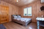 Erstes Zimmer mit Gemeinschaftsannehmlichkeiten im Erdgeschoss