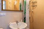 Superior room for family with private bathroom (max 2 adults+2 kids)