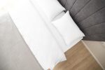 Cremefarbene Cottage-Apartments im zweiten Stock mit Balkon für 4 Personen. 40 qm. - 2