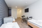 Nr. 3 Zimmer mit drei Einzelbetten und separatem Badezimmer im Erdgeschoss. - 3
