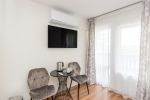 Nr. 5 Zimmer mit einem Doppelbett und separatem Badezimmer, Balkon und Klimaanlage im zweiten Stock. - 3