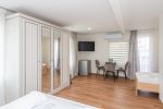 Nr. 6 Geräumiges Zimmer mit einem Doppelbett und einem Einzelbett, mit separatem Badezimmer, - 2