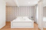 Nr. 6 Geräumiges Zimmer mit einem Doppelbett und einem Einzelbett, mit separatem Badezimmer, - 4