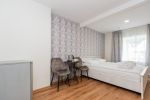 Nr. 8 Zimmer mit einem Doppelbett und separatem Badezimmer im zweiten Stock. - 1