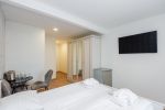 Nr. 9 Zwei miteinander verbundene Zimmer (zwischen den Zimmern befindet sich eine Tür) mit einem Doppel- und einem Einzelbett sowie einem separaten Badezimmer im zweiten Stock. - 2