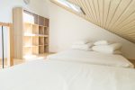 Zweistöckige Apartments. Außerhalb der Saison – von 109 bis 115 Eur / Nacht. In der Saison – von 127 bis 132 Eur / Nacht.