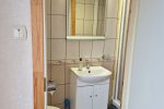 Nr. 4 Zweizimmerwohnung mit Mini-Küche, Bad mit WC. Im zweiten Stock - 4